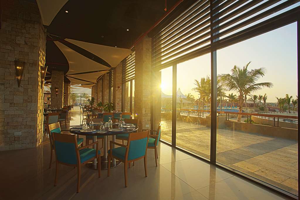 Golden Tulip Sharma Resort Restaurante foto
